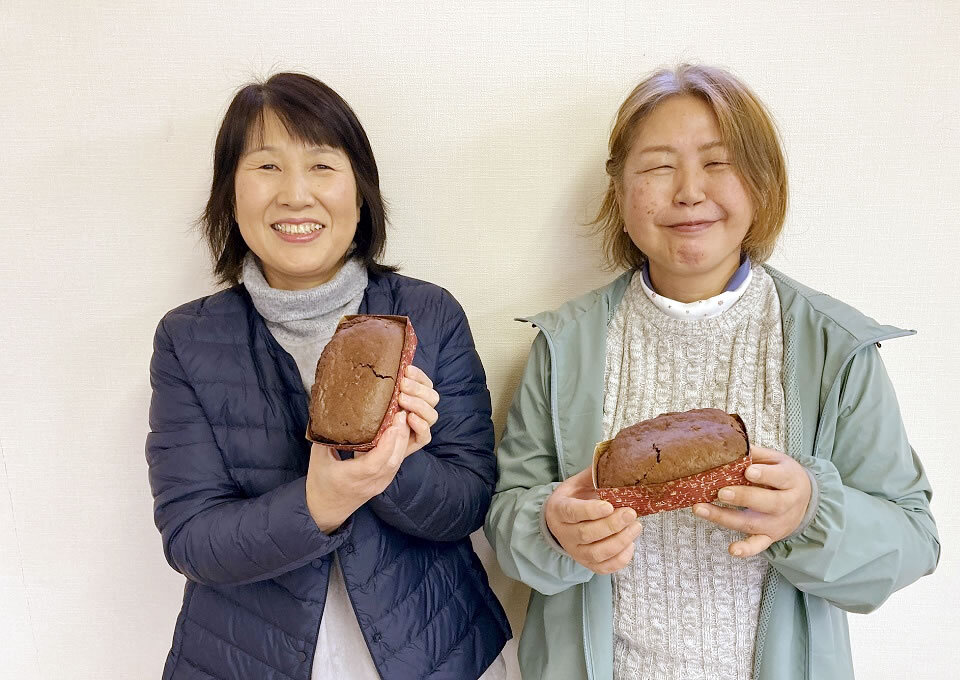 「農め～くくらぶ」のメンバーの朝日　静枝さん（左）古川　恵美子さん（右）