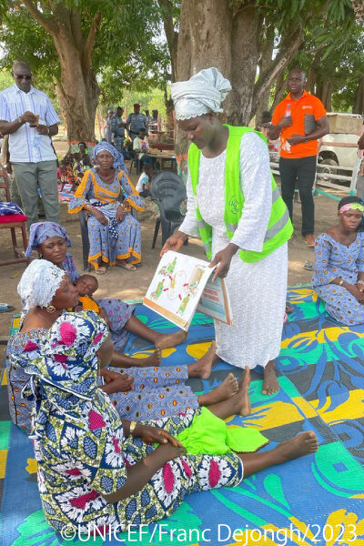コミュニティ栄養センターにおける食育に関するセッションのようす（コートジボワール北部）