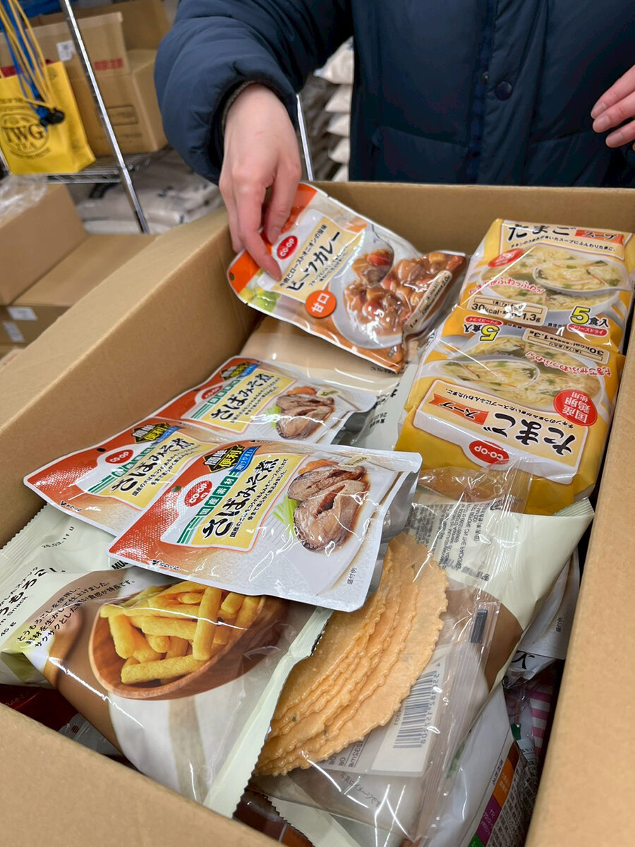 想いとともにつめられる商品の写真