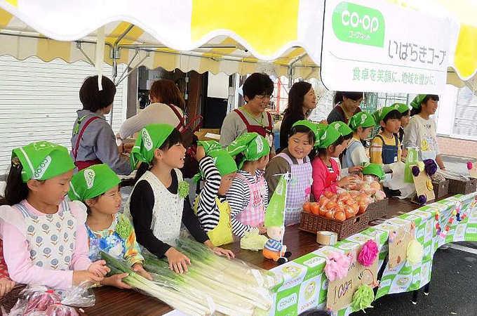 野菜の販売体験の様子