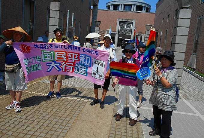 平和行進の様子