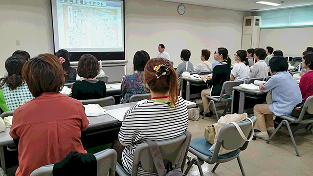 産地・工場見学、商品学習交流会の様子の写真