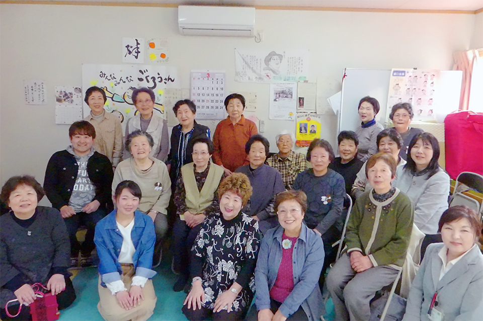 陸前高田市二日市仮設住宅のサロン参加者の写真