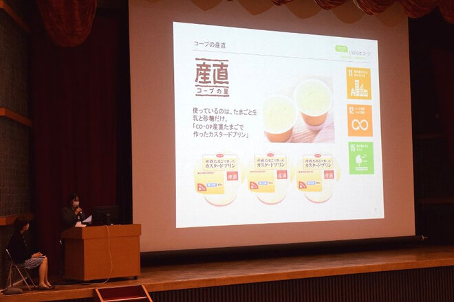 CO・OP産直たまごで作ったカスタードプリンの説明の様子