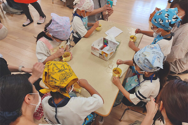 千葉県内の保育園で食育出前授業「きな粉あめづくり」を実施しました