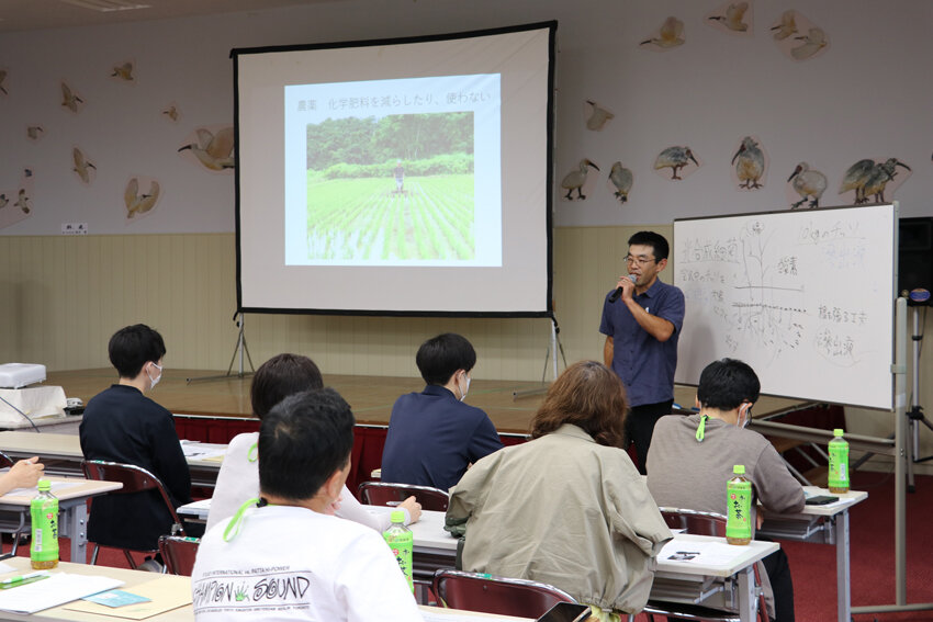 学習会に参加する様子