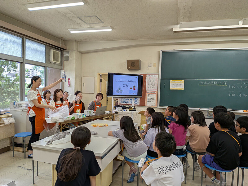 リサイクルの学習の様子