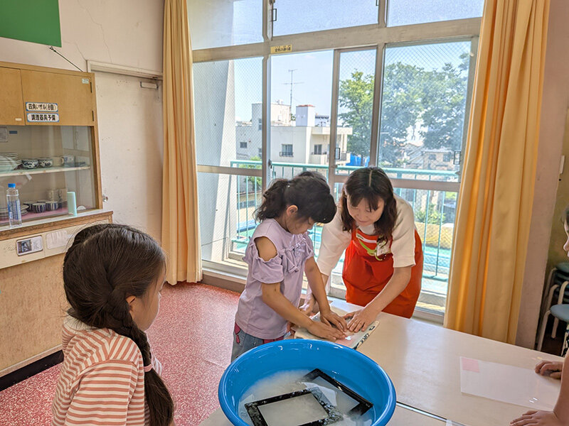リサイクルハガキ作りの様子