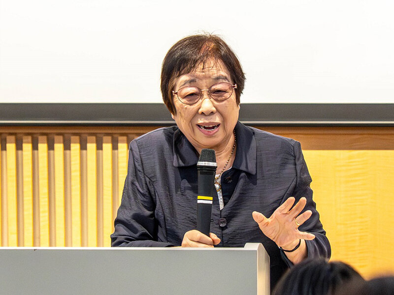 空襲の体験を語る高山さん