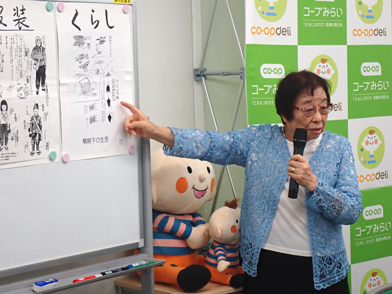 説明する高山さんの様子