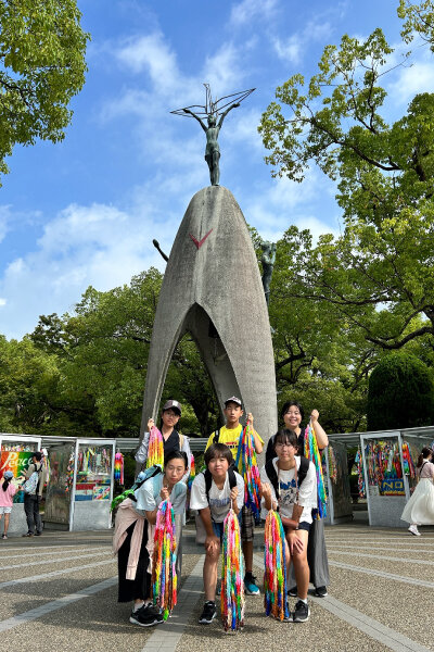平和の子の像 折り鶴ブース