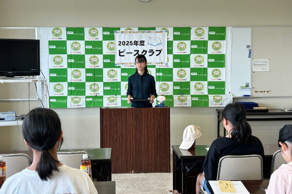 参加者が発表する様子