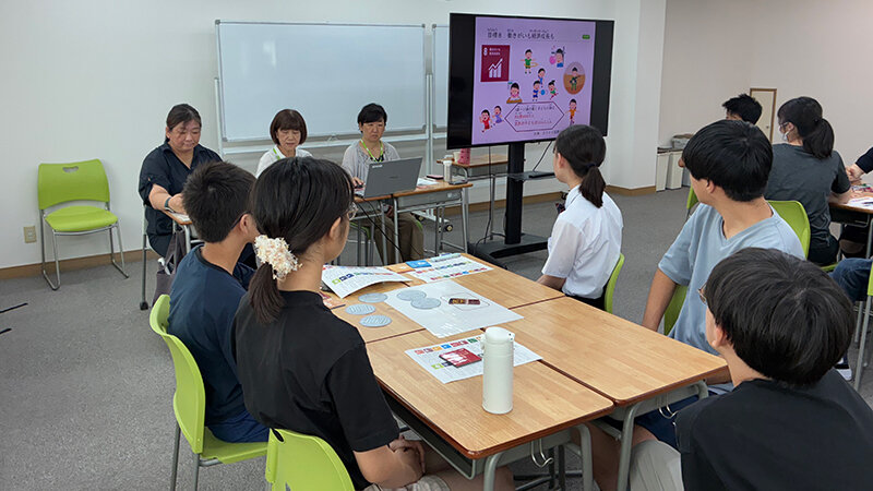 ワークに取り組み参加者の様子
