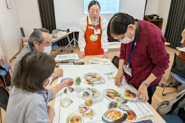 献立づくりのワークの様子