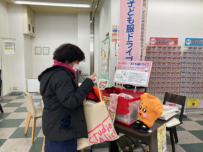 1日限定子ども服ドライブの様子