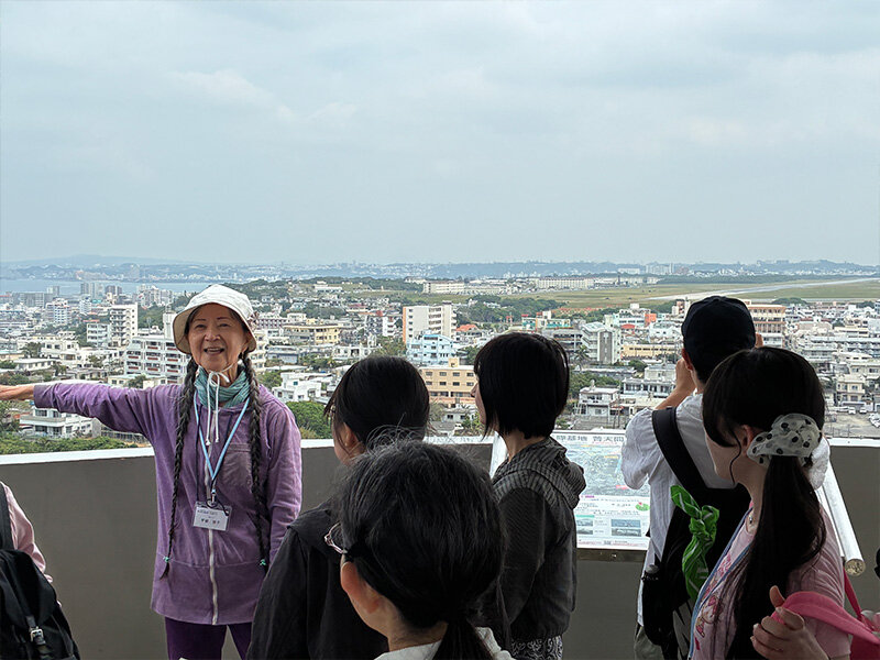 嘉數高台公園から普天間基地を見学