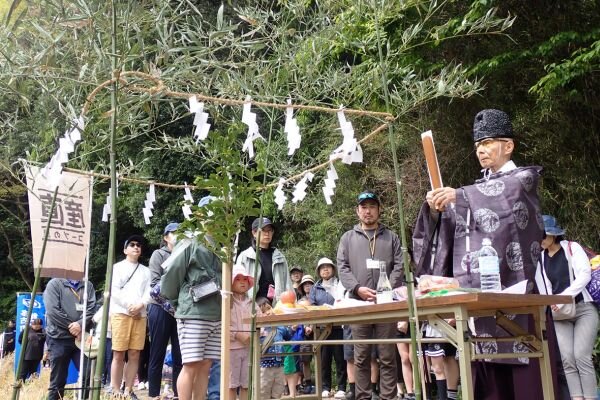 田植え前には豊作祈願の儀式を執り行いました