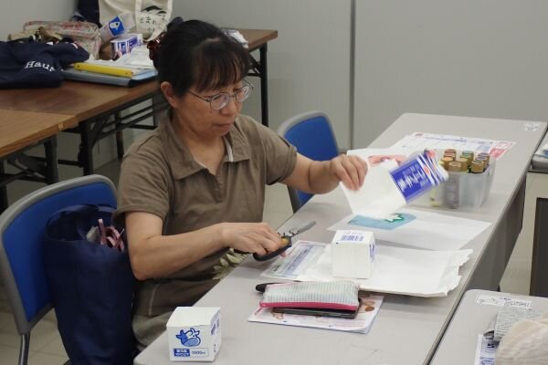 エコバッグづくりの様子