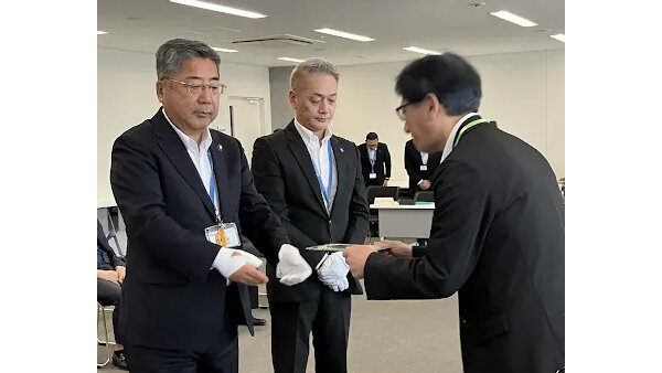 浦安市内田市長と大原センター長の写真
