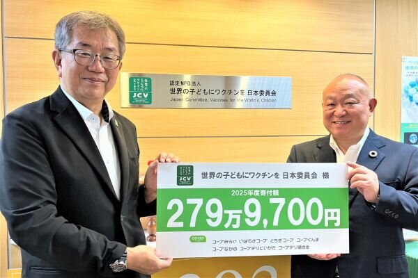 JCVの奥寺憲穂事務局長（左）と熊﨑伸理事長