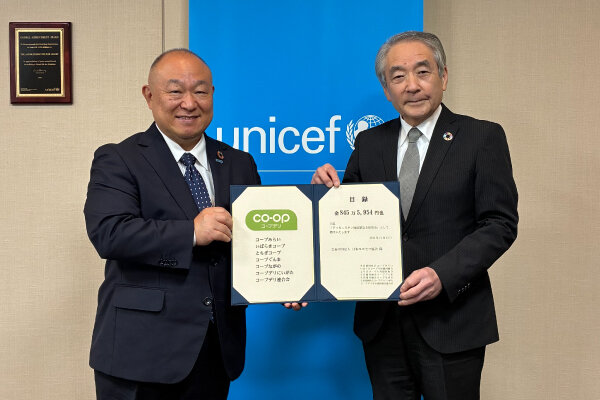 日本ユニセフ協会 早水研専務理事（右）とコープデリ連合会 熊﨑伸理事長
