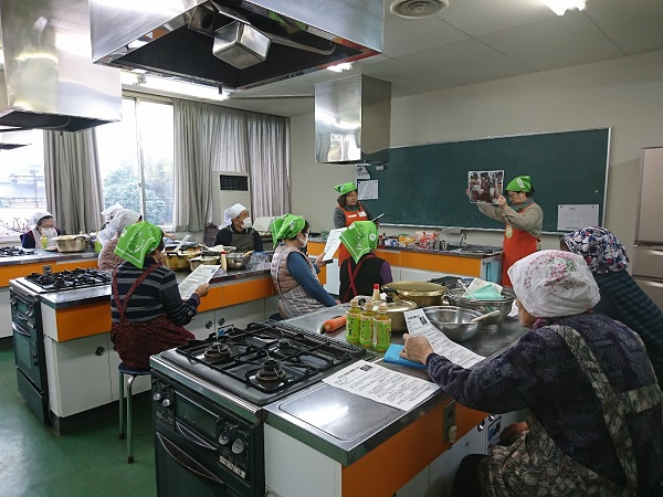 八街消費者の会で食育出前授業「豆腐づくりと大豆の学習」を行いました