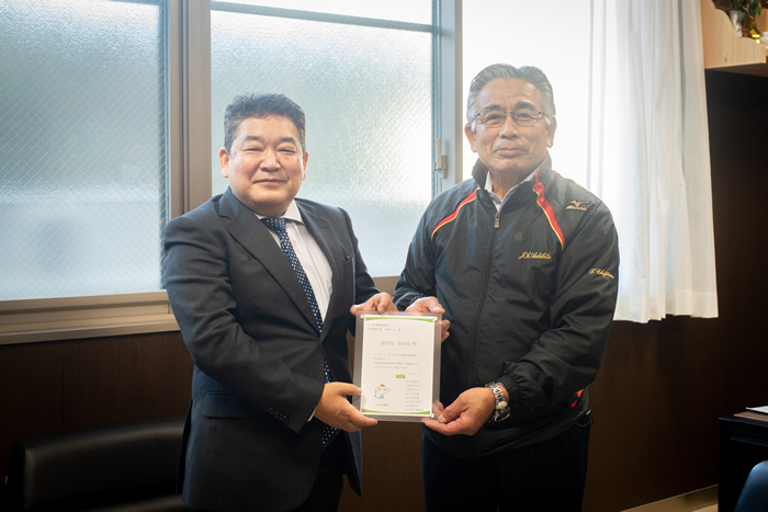 コープデリ連合会生鮮調達農産部長 木村芳夫(写真左)/あしきた農業協同組合代表理事組合長千々岩巧様(写真右)の写真