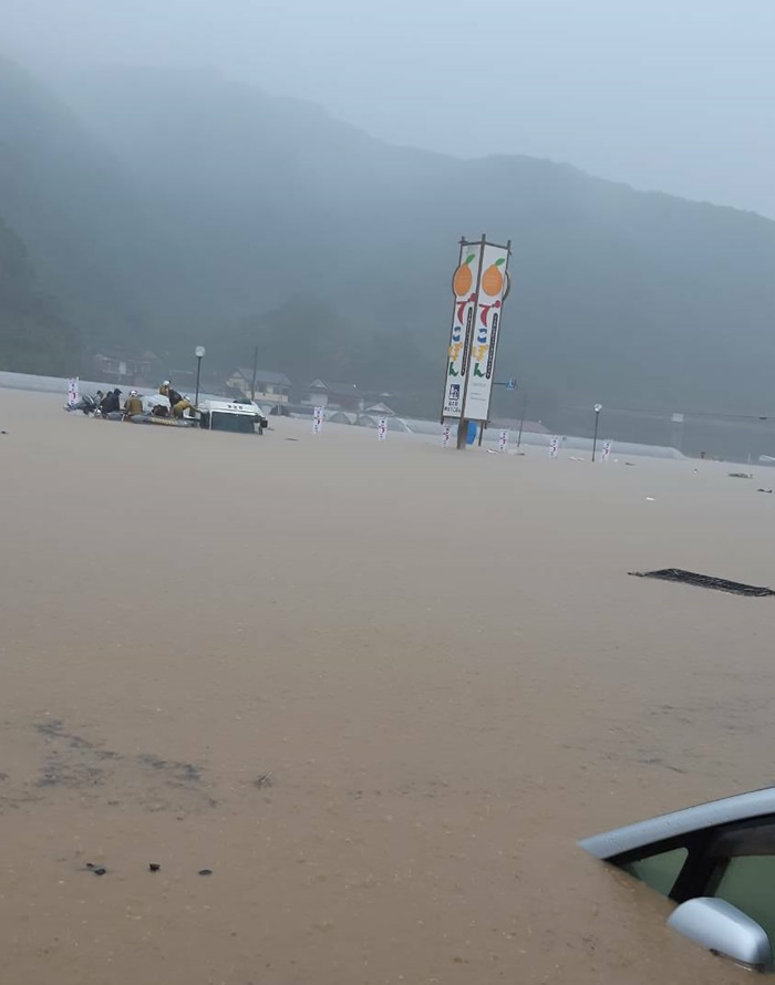 2020年7月豪雨災害支援募金の一部を熊本県の産直産地に贈呈しました